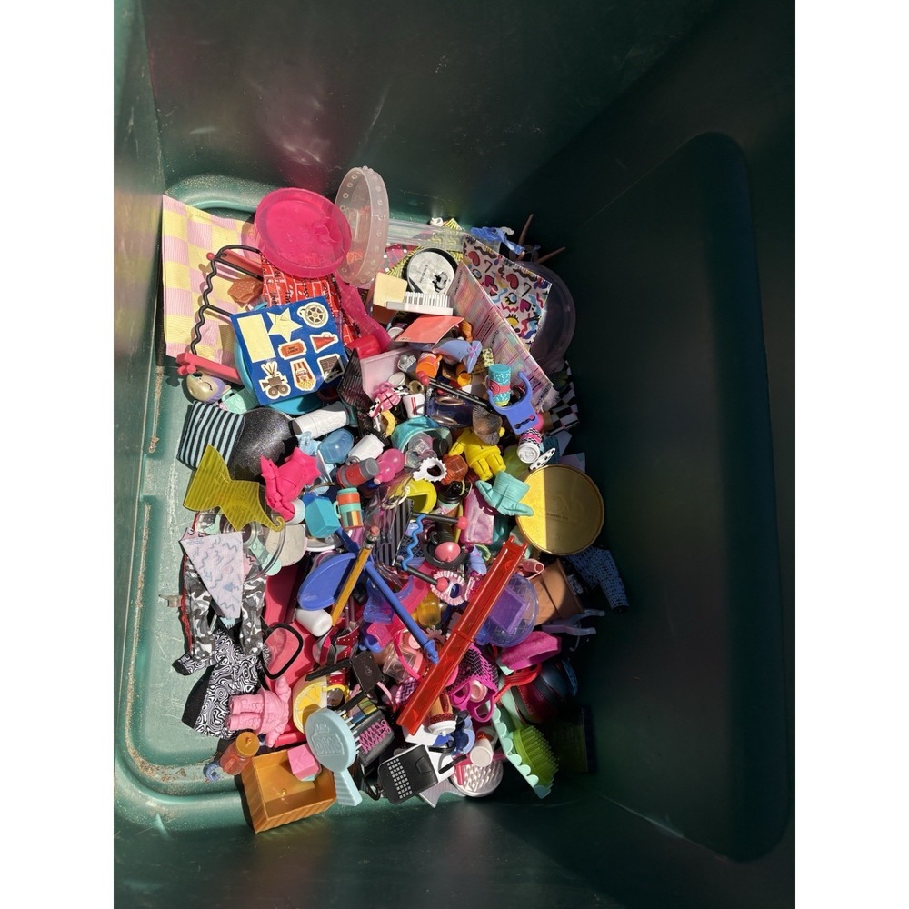 Massive L.O.L. Surprise Doll Lot - 43 Dolls & Pets + Huge Accessory Bin - Picture 7 of 9